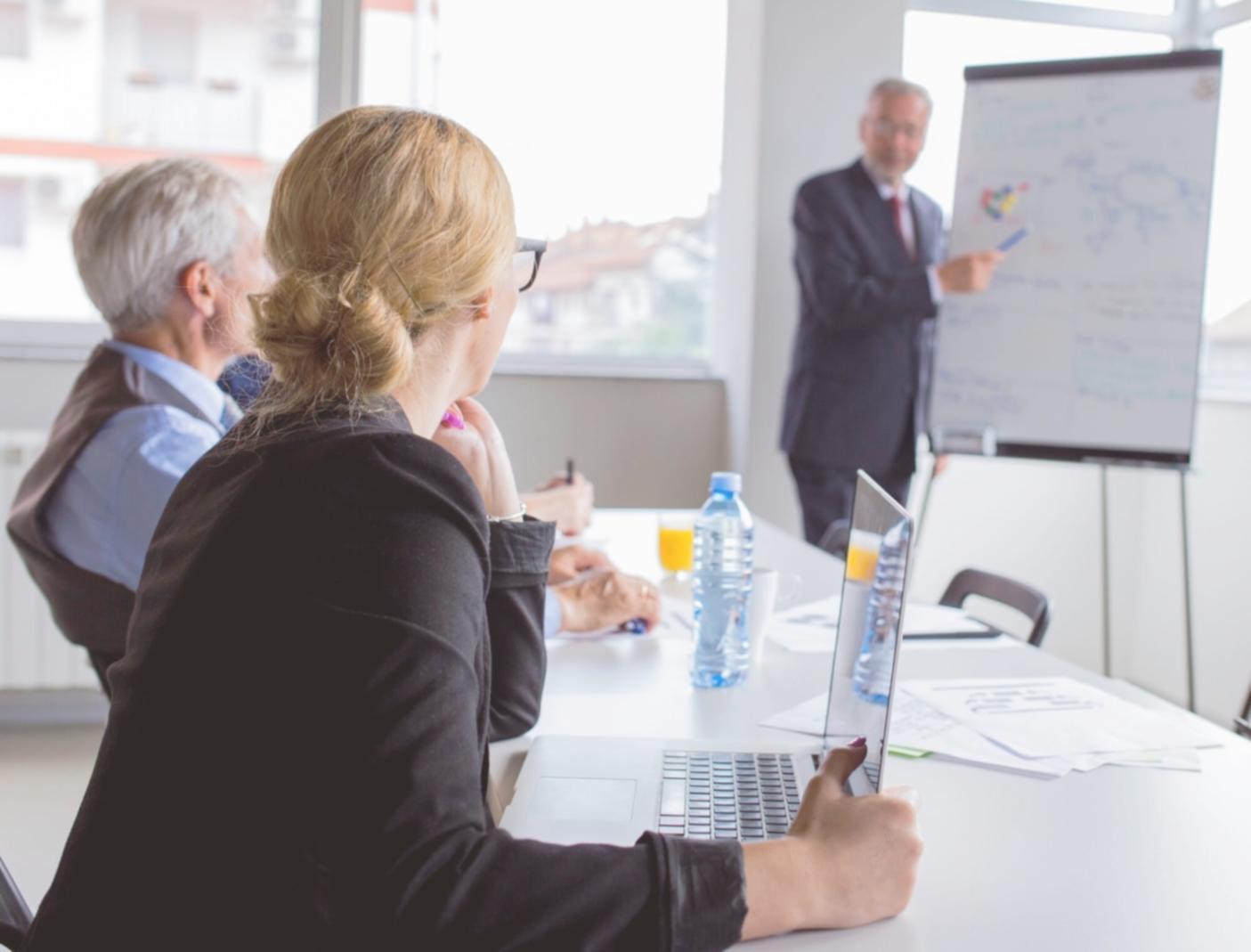 Collaboration sur analyses financières complexes